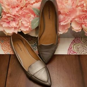 Size 9 1/2 Woman's Shoe